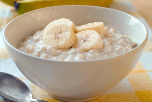DIY: Θρεπτικό scrub προσώπου και σώματος με μπανάνα γάλα και ελαιόλαδο!