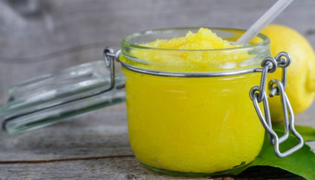 Φτιάξτε με 3 Απλά Υλικά το πιο Θαυματουργό Scrub για το Σώμα