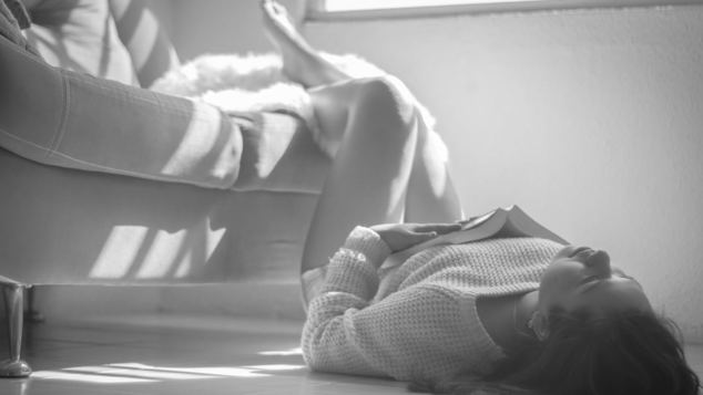 «Πόδια ψηλά στον τοίχο»: 1 με 2 λεπτά την ημέρα είναι αρκετά για να «ξαναρυθμιστεί» το σώμα