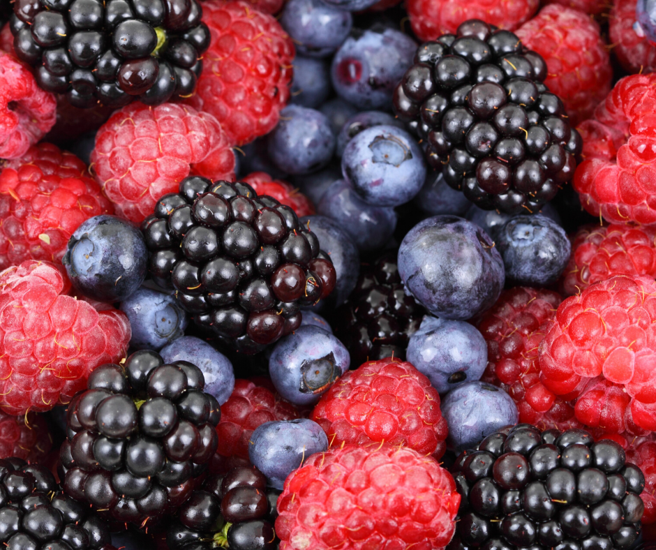 Διάβασε πως θα φτιάξεις ένα αντιγηραντικό… smoothie για το πρόσωπο με 3 μούρα!