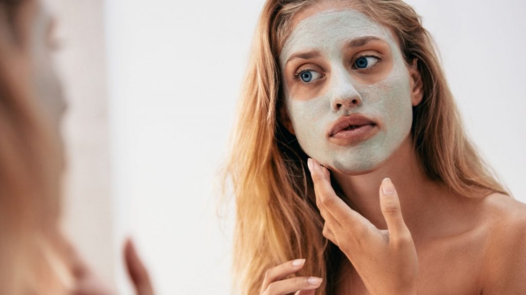 DIY: Scrub Προσώπου Με Μέλι Και Λεβάντα Για Αποτοξίνωση Επιδερμίδας Και Λάμψη.