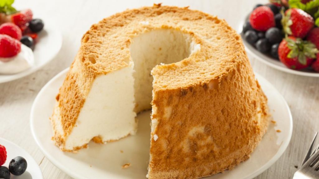 Angel cake: Το «κέικ των αγγέλων» που είναι ελαφρύ σαν σύννεφο