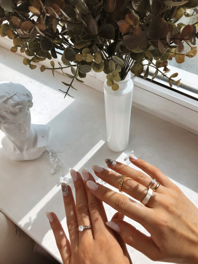 MANICURE: ΤΟ ΣΧΗΜΑ ΠΟΥ ΔΙΝΕΙ SUMMER VIBES ΚΑΙ ΘΑ ΣΕ ΒΟΛΕΨΕΙ ΟΣΟ ΚΑΝΕΝΑ ΑΛΛΟ