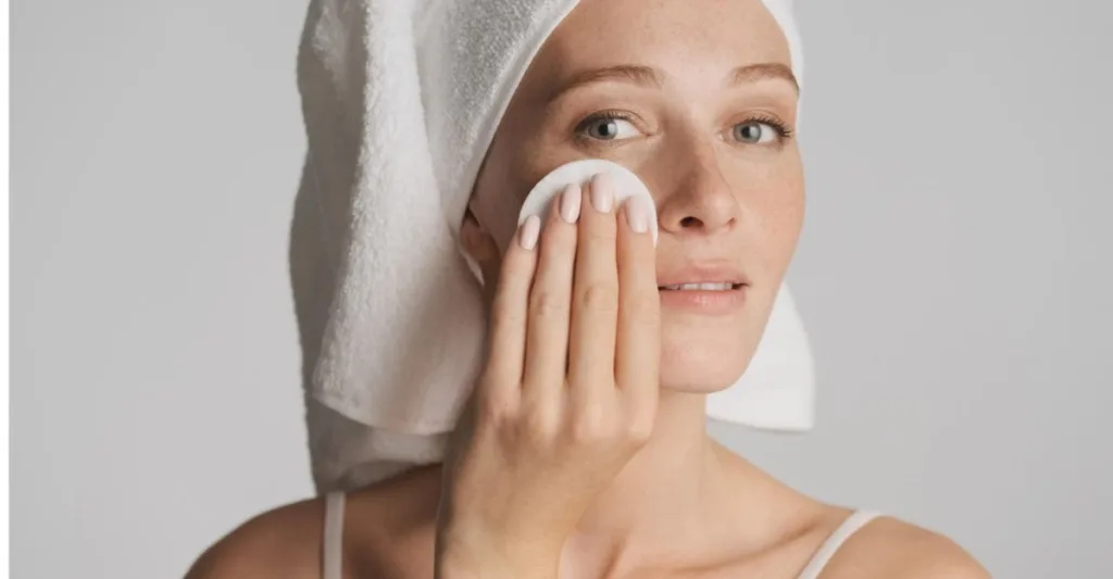 ΔΙΠΛΟΣ ΚΑΘΑΡΙΣΜΟΣ: ΤΟ ΜΥΣΤΙΚΟ ΤΩΝ ΚΟΡΕΑΤΙΣΣΩΝ ΓΙΑ ΤΕΛΕΙΑ ΕΠΙΔΕΡΜΙΔΑ